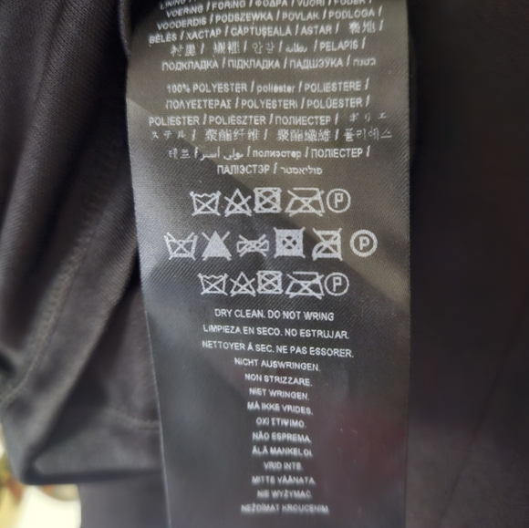 Guess crew neck beaded front sleeveless zippered dress, like new - Picture 8 of 10